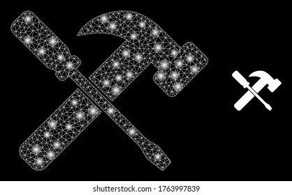Martillo de malla y destornillador de tela brillante con focos de luz. Modelo vectorial 2d iluminado creado a partir del icono martillo y destornillador. Martillo y destornillador polígono de malla del marco de la aguja.