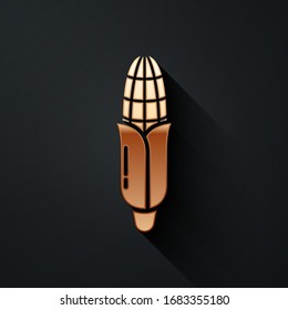 Icono del maíz dorado aislado en fondo negro. Estilo de sombra largo. Ilustración vectorial