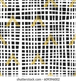 Triángulo geométrico dorado con fondo de células dibujadas a mano. Patrón abstracto de apariencia inexistente.