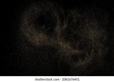 Textura de brillo dorado aislada en fondo negro. Grano de oro. Color de las partículas ámbar. Lluvia de espárragos. Ilustración De Vectores, Eps 10.
