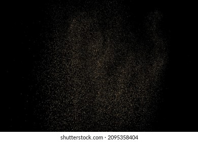 Textura de brillo dorado aislada en fondo negro. Grano de oro. Color de las partículas ámbar. Lluvia de espárragos. Ilustración De Vectores, Eps 10.