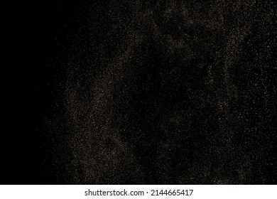 Textura de brillo dorado aislada en fondo negro. Grano de oro. Color de las partículas ámbar. Lluvia de espárragos. Ilustración De Vectores, Eps 10.