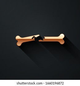 Icono de hueso roto dorado aislado en fondo negro. Estilo de sombra largo. Ilustración vectorial