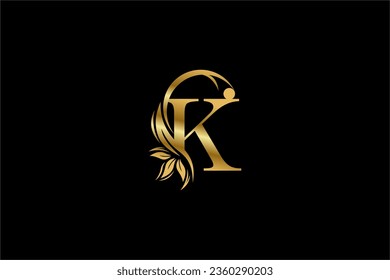letra inicial dorada Diseño del logo K con hermosos adornos de hojas y flores. K Monogramas. Tipografía K. logo de la pluma dorada. Adecuado para logotipos de empresas, empresas, boutiques, belleza, etc.