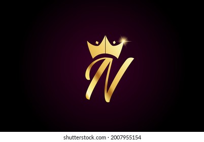 corona dorada N creativa letra manuscrita logo para marca y negocios. Diseño para el grabado y la identidad corporativa con una plantilla de iconos dorados