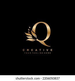 gold letter Q logo design with flourish ornaments. logo Q with floral and leaf ornaments. Q beautiful logo. luxury letter Q logo design