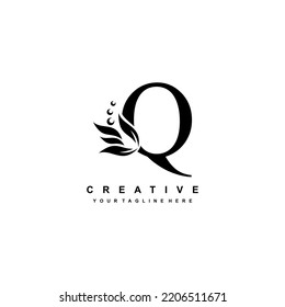 gold letter Q logo design with flourish ornaments. logo Q with floral and leaf ornaments. Q beautiful logo. luxury letter Q logo design