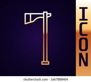 Icono del hacha nativa estadounidense de la línea de oro aislado en fondo negro. Ilustración vectorial