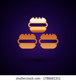 Icono de la galleta Gold Macaron aislado en fondo negro. Panadería dulce de Macaroon.  Vector