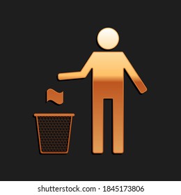 Gold Man wirft Müll in Staubkörbe Symbol einzeln auf schwarzem Hintergrund. Symbol wiederverwenden. Müll kann unterschreiben. Lange Schattenstil. Vektorgrafik.
