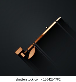 Icono de la pipa india de fumar Gold aislado en fondo negro. Estilo de sombra largo.  Ilustración vectorial