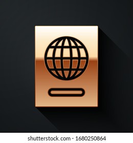 Pasaporte Gold con icono de datos biométricos aislado en fondo negro. Documento de identificación. Estilo de sombra largo. Ilustración vectorial