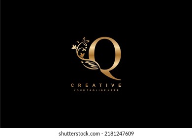 gold Q logo design with luxurious and beautiful decoration of flowers, feathers, leaves. Q.Monogram. Q typography.  initial letter Q logo. logo bulu emas. suitable for, business, wedding, boutique, 