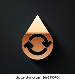 Gold Recycle clean aqua icon isolated on black background. Drop of water with sign recycling. Long shadow style. Vector Illustration