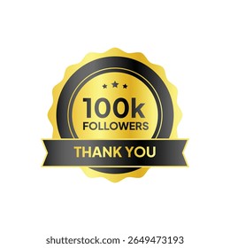 Selo de ouro com "100k SEGUIDORES OBRIGADO" em preto, três estrelas acima, fita preta abaixo, isolado em branco, comemorativo, gráfico digital.