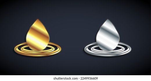 Icono de gota de agua dorada y plateada aislado en fondo negro. Estilo de sombra larga. Vector