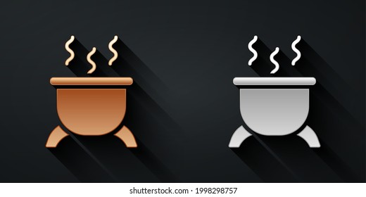 Icono de caldero de oro y plata Witch aislado en fondo negro. Feliz fiesta de Halloween. Estilo de sombra larga. Vector