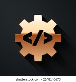 Diseño web Gold e icono de desarrollo frontal aislado en fondo negro. Estilo de sombra larga. Vector