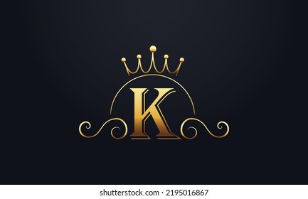 Corona dorada y elegante vector de diseño de logotipo con k