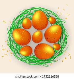 Huevos de Pascua Dorada en un nido de hierba verde fresca
