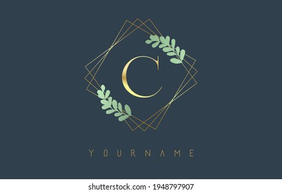 Goldenes Letter-C-Logo mit goldenem Rahmen und grünem Blattdesign. Kreative Vektorgrafik mit dem Buchstaben C für Schönheit, Mode, Schmuck, Luxus, Naturprodukte oder Öko-Dienstleistungen.