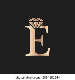 Letra dorada de lujo E con símbolo de diamante. Inspiración en el diseño del logotipo de diamante premium