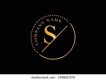 Letras doradas S con marcos de círculo dorado. Símbolo gráfico de alfabeto para identidad empresarial