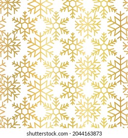 Los copos de nieve dorados fluyen sin fisuras sobre fondo blanco. Repite el patrón de copo de nieve metálico de la lámina de oro brillante. Elegante papel de envolver de Navidad, envoltura de regalo, bolsa de regalo, tarjeta de vacaciones, invitación