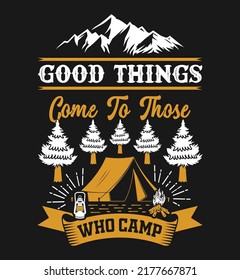 Cosas buenas llegan a los que acampan, camping diseño de camisetas o afiches con carpa, fogata, pinos e ilustración de vectores de montaña.Perfecto para ropa, logo, etiqueta, placa, emblema.