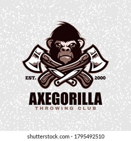 Cabeza de gorila con hachas y cuchillos, lanzando el logo del club. Elemento de diseño para el logotipo de la empresa, etiqueta, emblema, vestimenta u otra mercancía. Ilustración vectorial escalable y editable.