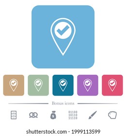 Ubicación del GPS Iconos planos blancos en fondo cuadrado redondeado de color. 6 iconos de bonificación incluidos