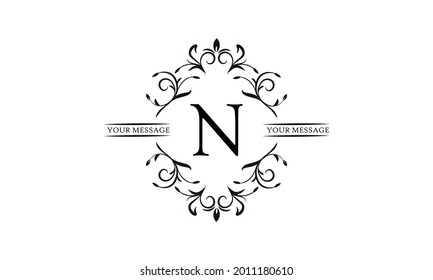 Graceful Blumenmonogramm für Postkarten, Einladungen, Menüs, Etiketten. Grafisches Design einer Seite, Geschäftszeichen, Boutique, Café, Hotel. Elegantes Logo mit dem Buchstaben N.