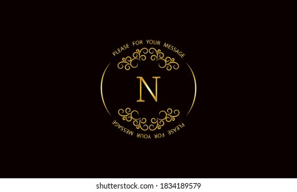 Graceful gold Monogramm Design-Vorlage auf schwarzem Hintergrund. Elegantes Logo mit N-Zeichen für Königshaus, Visitenkarte, Boutique, Hotel, Heraldic, Schmuck.