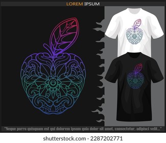 Farbverlauf Farbige Apfelfrucht Mandala Kunst einzeln auf schwarz-weißem T-Shirt.