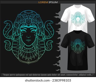 Gradiente Colorful Cleopatra head mandala arts aislados en camisetas blancas y negras.