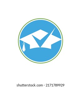 Sombrero de graduación y comprobar el diseño del logo. Diseño del logotipo educativo y logotipo de marca de verificación.