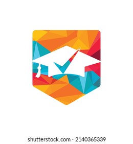 Sombrero de graduación y marca de verificación icono y diseño de logotipo. Plantilla de diseño del logotipo del vector educativo e institucional.	