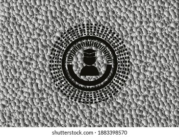 icono de graduación dentro de un emblema negro realista con fondo de burbujas. Ilustración vectorial. Detallado. 