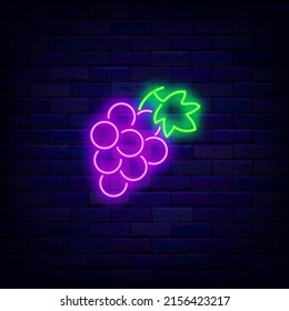 Colección de iconos de neón de uva. Cartel de la tienda de frutas. Concepto de juego. Elemento de máquina de ranura. Logo brillante. Ilustración de material vectorial