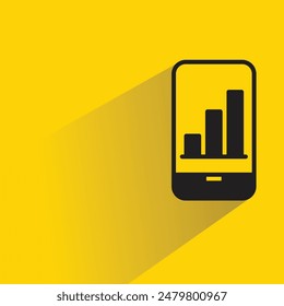Graph auf Smartphone-Symbol mit Schatten auf gelbem Hintergrund