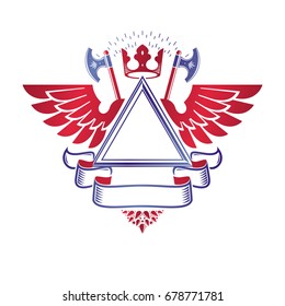 Emblema alado gráfico creado con la antigua Corona y los eclosionadores. Elemento de diseño vectorial heráldico decorado con cinta elegante. Etiqueta de estilo retro, logotipo heráldico.