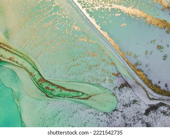 Green Alcohol Ink Background. Green Marble Art Watercolor. Elegant Light Glitter. Gold Ink Paint. Alcohol Ink Marble. Glitter Water Color Marble. Glitter Gradient Background. Luxury Abstract Painting.
