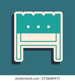 Icono de brasero de barbacoa verde aislado sobre fondo verde. Estilo de sombra larga. Vector