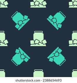 La cerveza fría verde y beige puede enarbolar un patrón aislado sin fisuras en el fondo azul.  Vector