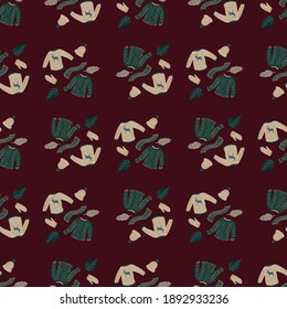 Invernadero de color verde y beige sin fisuras con adornos de suéter y mitones, siluetas de sombreros. Ilustración bursátil. Diseño vectorial para textiles, tela, giftwrap, papel pintado.