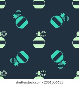 Icono de granada de mano verde y beige aislado sin fisuras en fondo azul. Explosión de bomba.  Vector
