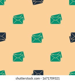 Icono de Sobre verde y negro aislado sin fisuras en fondo beige. Símbolo de carta de mensaje de correo electrónico.  Ilustración vectorial
