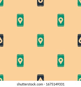 Teléfono inteligente móvil verde y negro con icono de seguimiento de entrega de aplicaciones aislado patrón transparente en color beige. Seguimiento de paquetes.  Ilustración vectorial