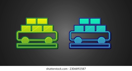 Icono del vagón del tren de carga verde y azul aislado en fondo negro. Carro de carga completo. Transporte ferroviario.  Vector