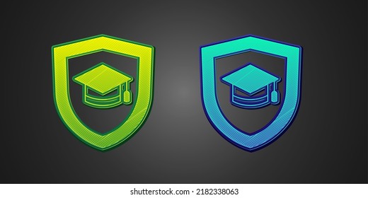 Gorra de graduación verde y azul con icono de escudo aislado sobre fondo negro. Concepto de seguro. Seguridad, seguridad, protección, concepto de protección.  Vector